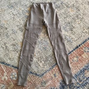 Lululemon Wunder Under leggings with mesh panels